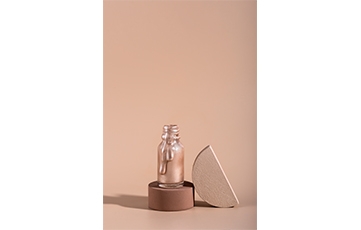 glowing-foundation-bottle-advertising